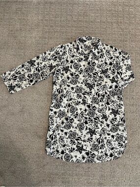 Moda Pisa Black and White Floral Button-Down Women’s Cover-up